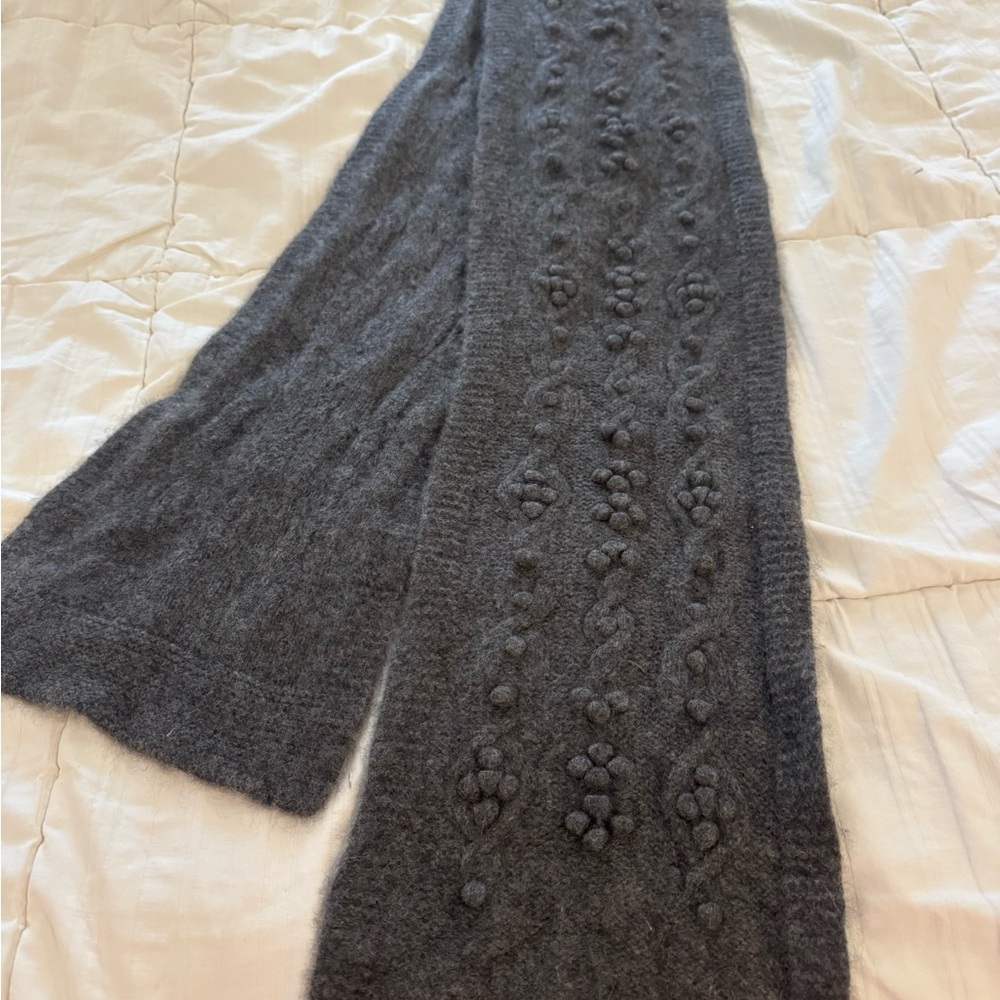 Elegant Gray Knit Scarf